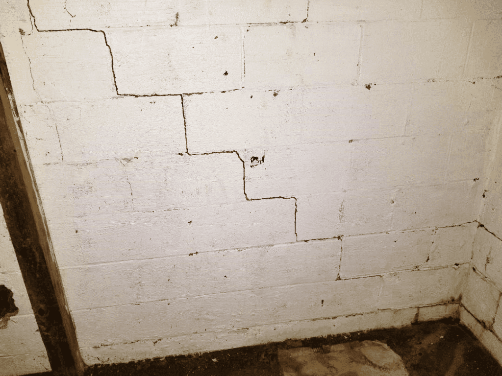 wall-cracks-chillicothe-il-Heartland-basement-solutions-2