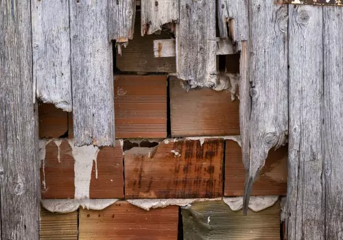 A problem foundation, such as the ones often addressed by Foundation Contractors in Peoria IL like Heartland, is seen.